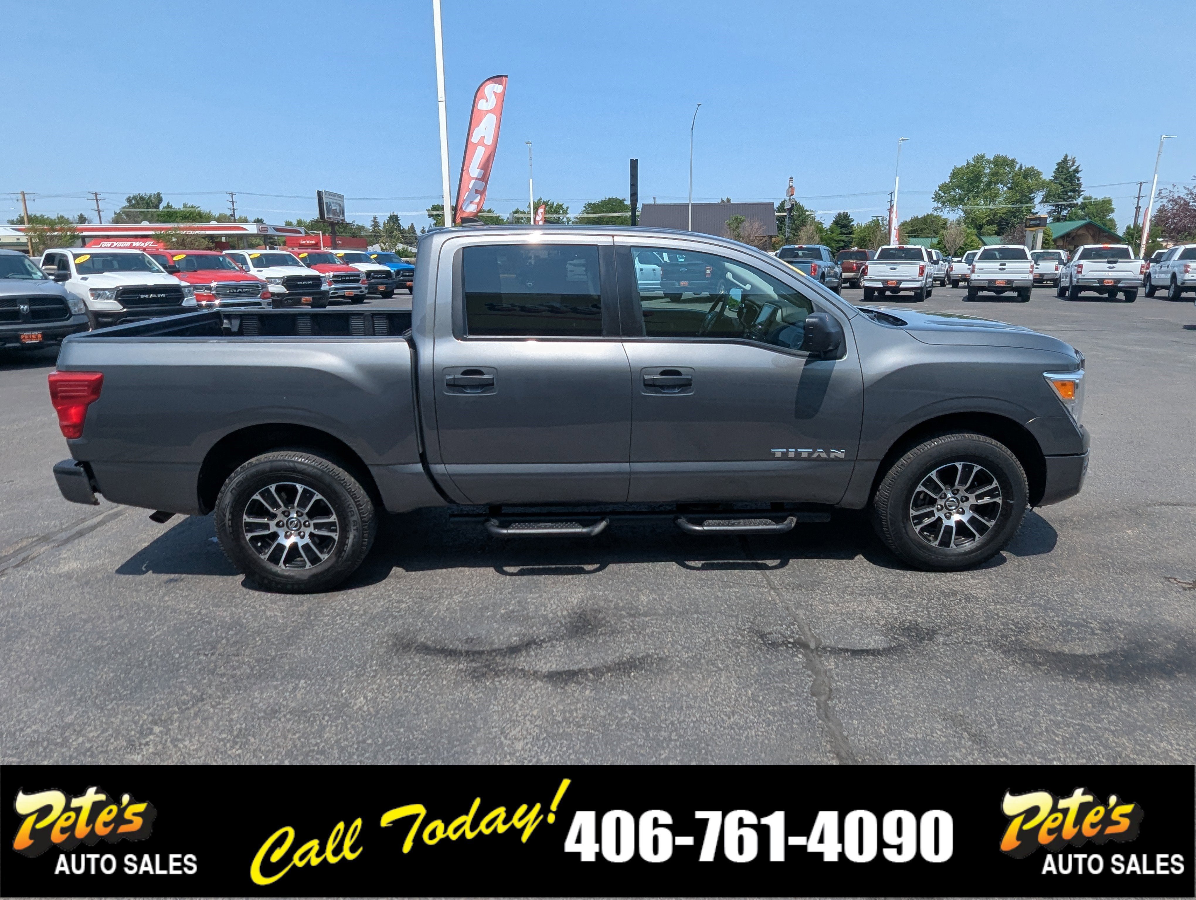 Used 2022 Nissan Titan SV w/ Accessory Utility Package image 5