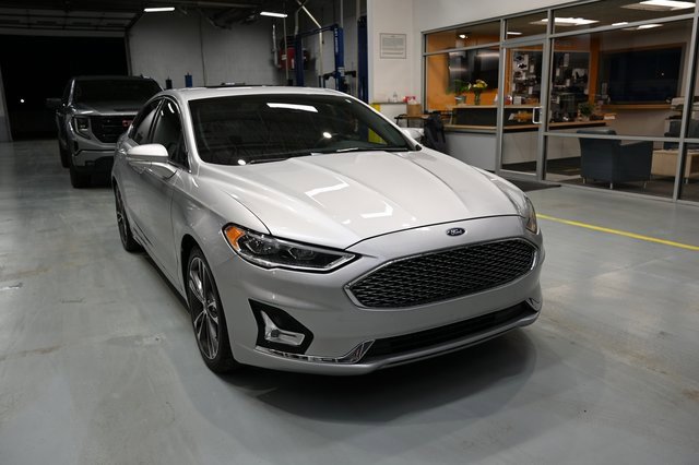 Used 2019 Ford Fusion Titanium image 3