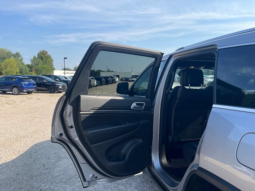 Used 2021 Jeep Grand Cherokee Limited AWD/4WD image 29