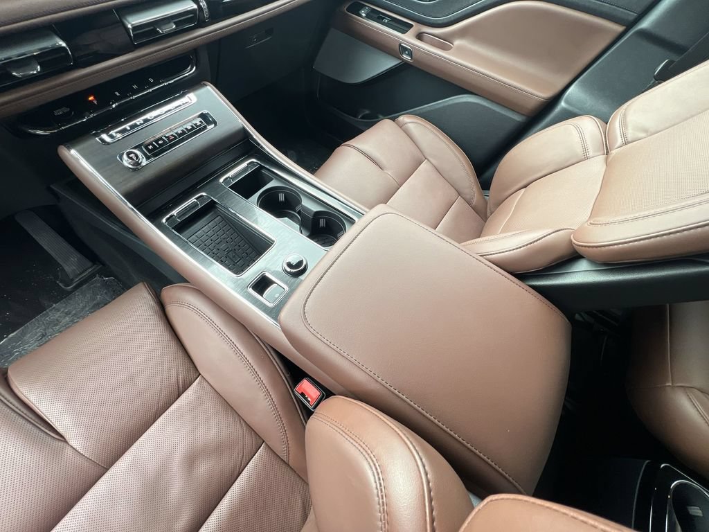 Certified 2025 Lincoln Aviator Reserve w/ Luxury Package RWD image 29
