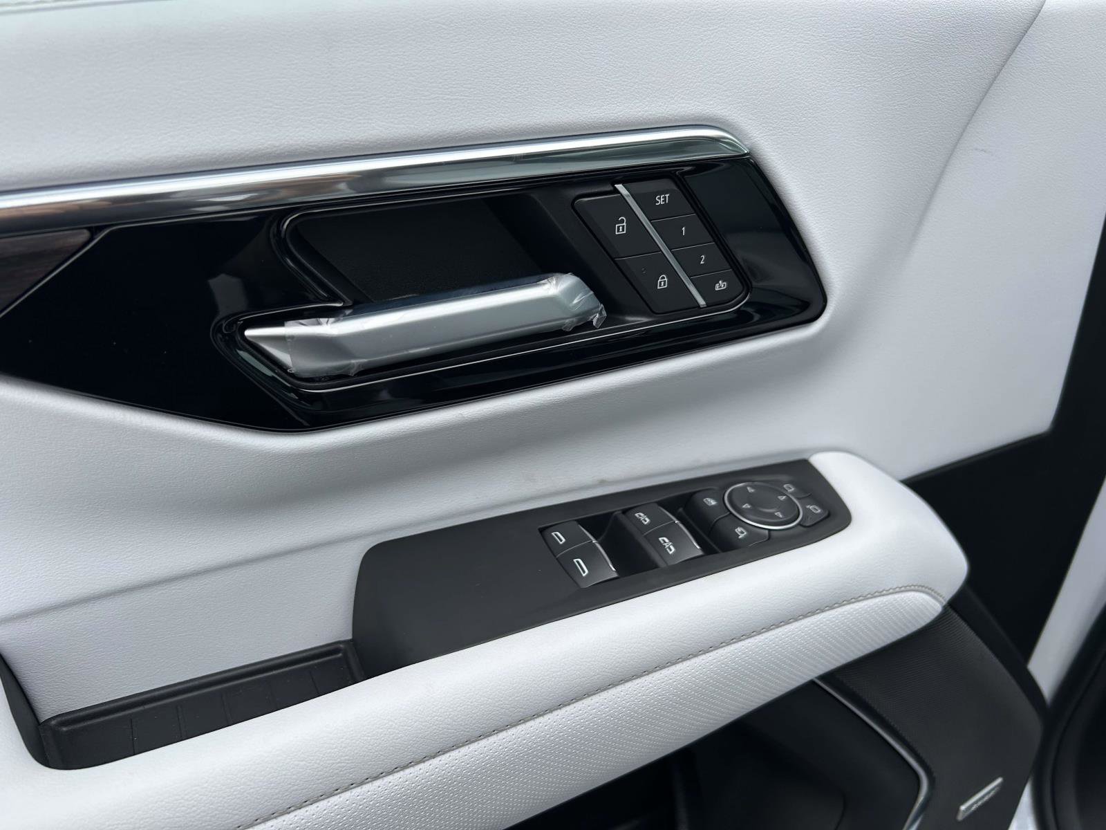 New 2026 Chevrolet Suburban Premier AWD/4WD image 21