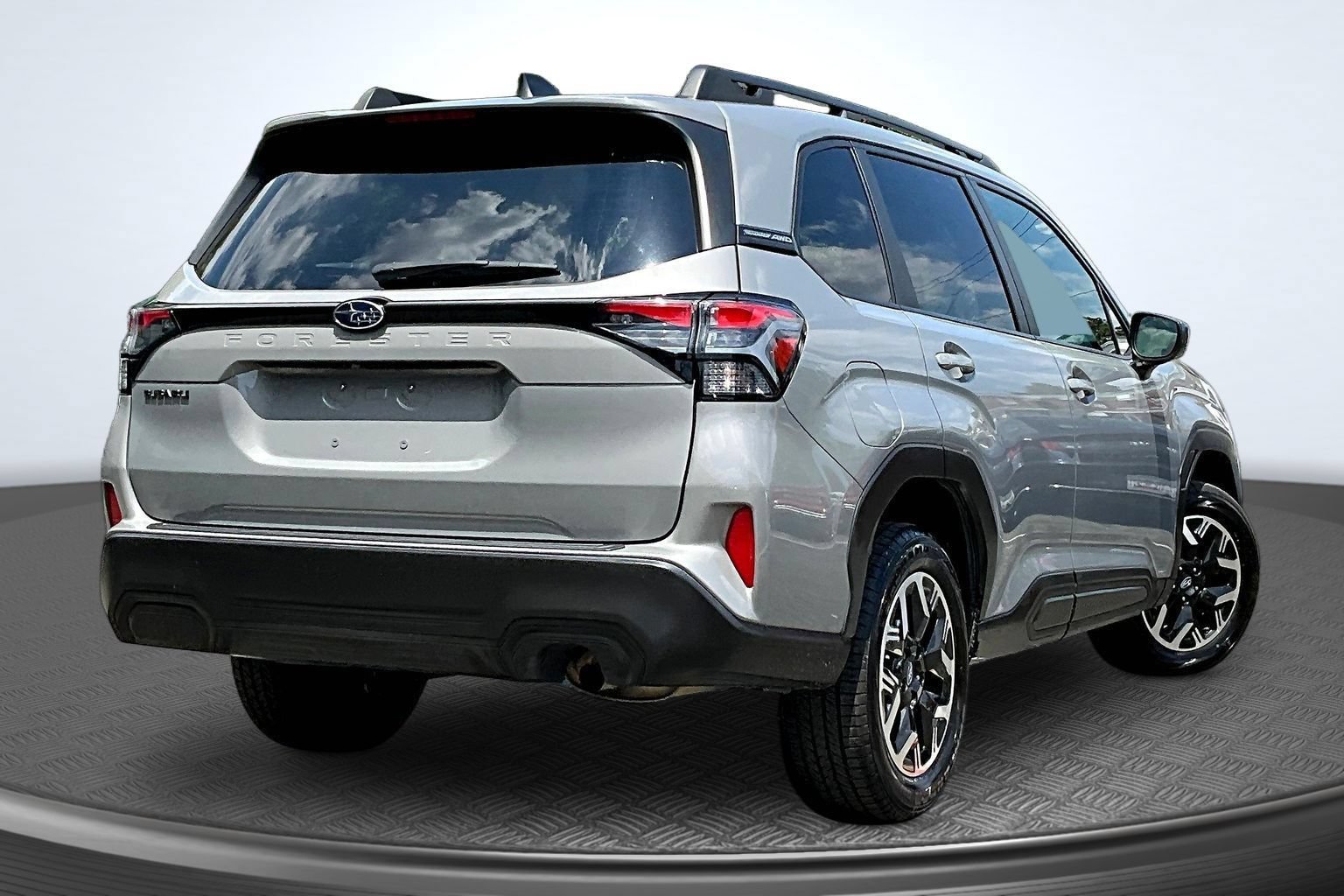 Used 2025 Subaru Forester Premium AWD/4WD image 7