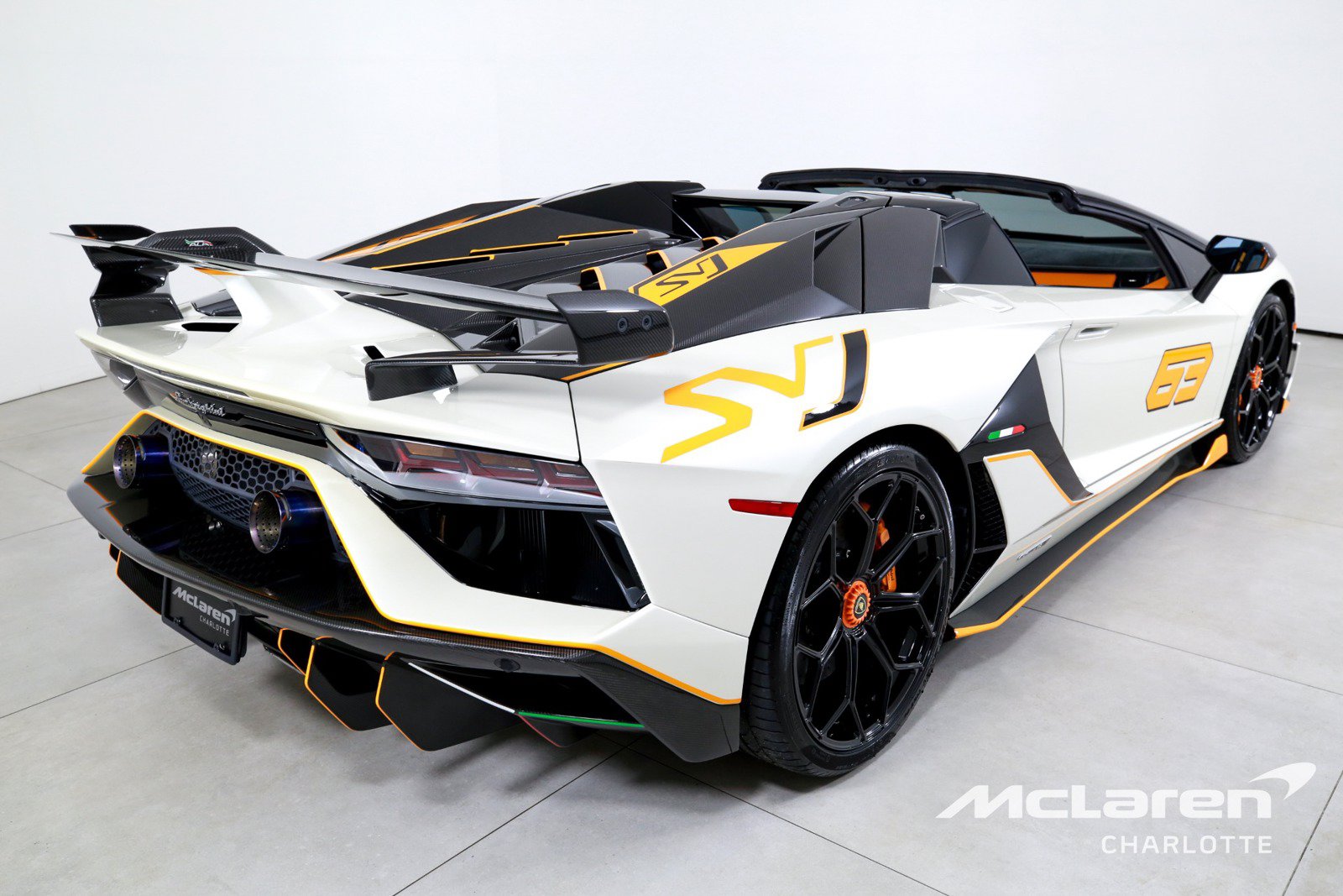 Used 2021 Lamborghini Aventador SVJ AWD/4WD image 10