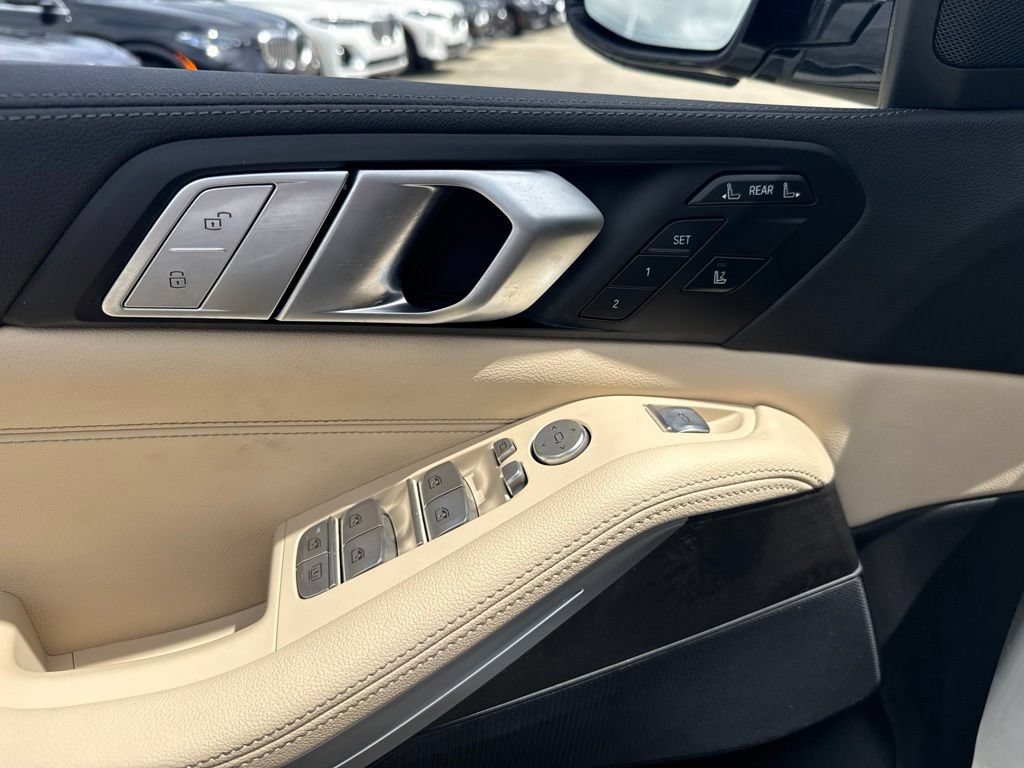 Certified 2022 BMW X7 xDrive40i w/ M Sport Package AWD/4WD image 15