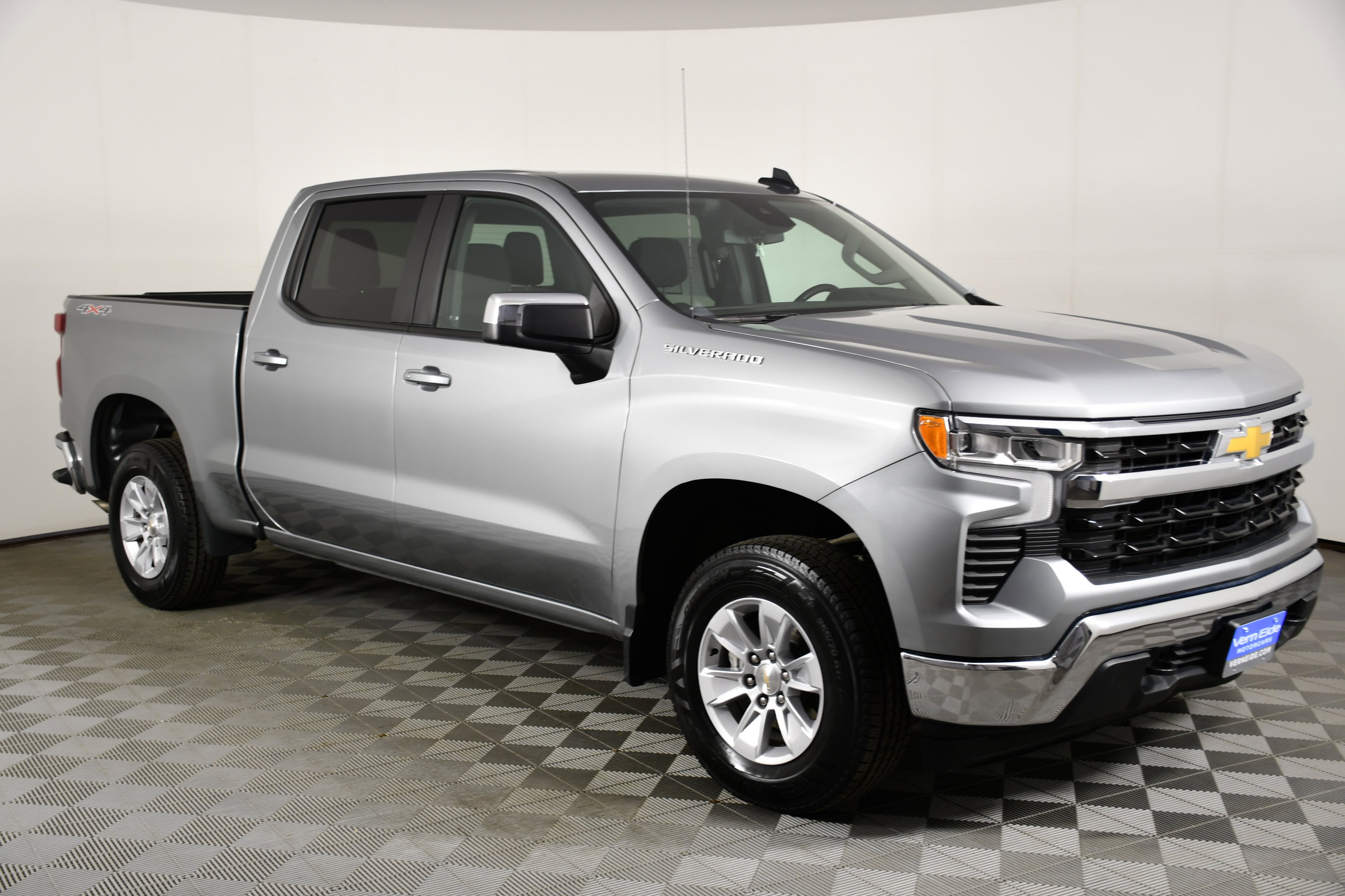 Used 2025 Chevrolet Silverado 1500 LT image 4