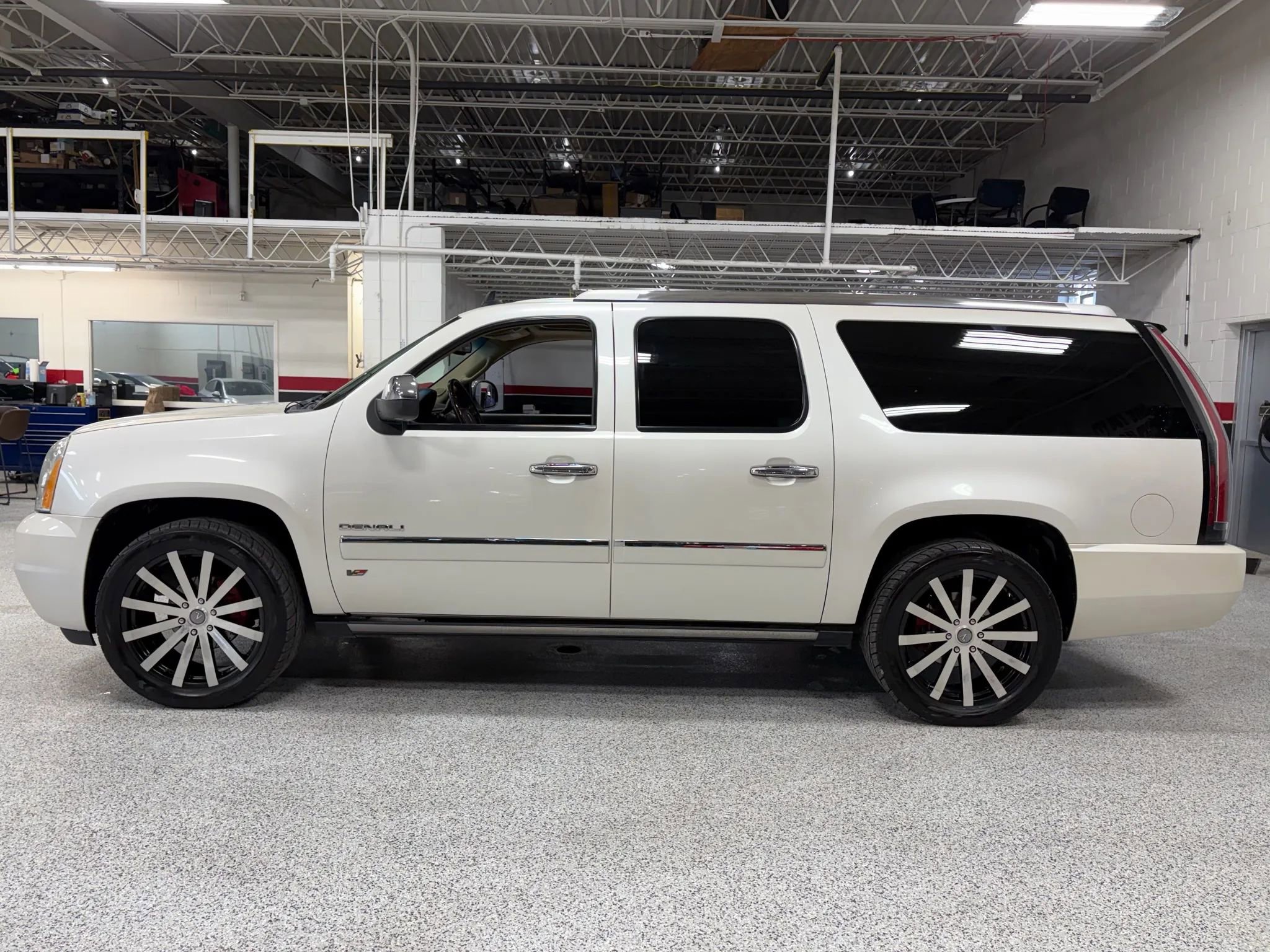Used 2012 GMC Yukon XL Denali image 9