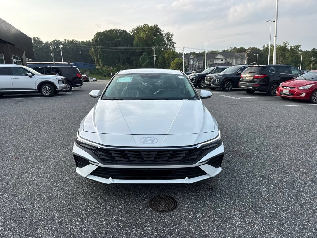 New 2026 Hyundai Elantra SE FWD image 2