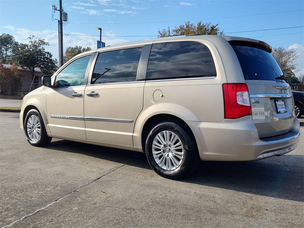 Used 2012 Chrysler Town & Country Limited w/ Luxury Group image 6