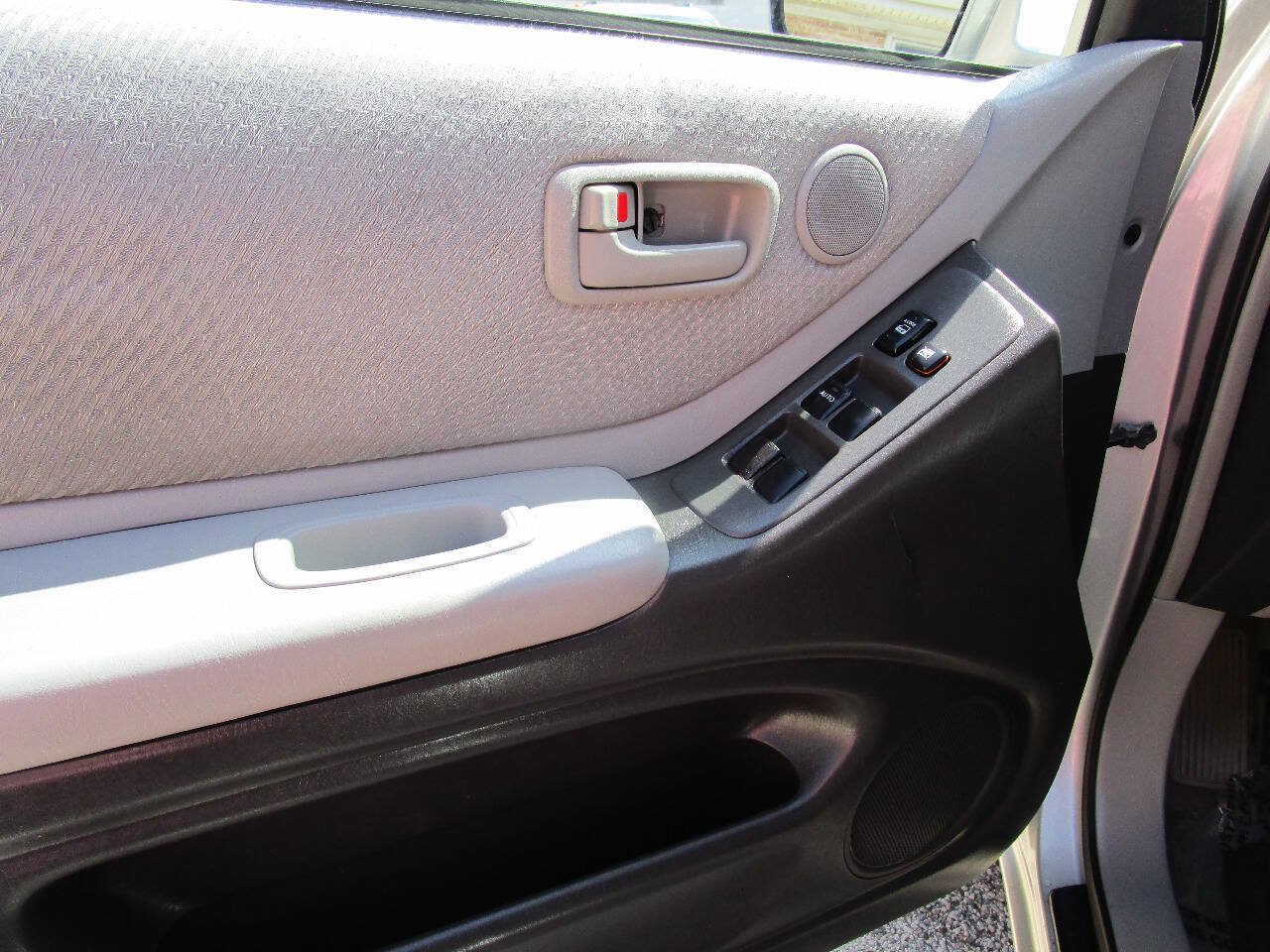 Used 2006 Toyota Highlander 4WD V6 w/ Appearance Pkg image 9