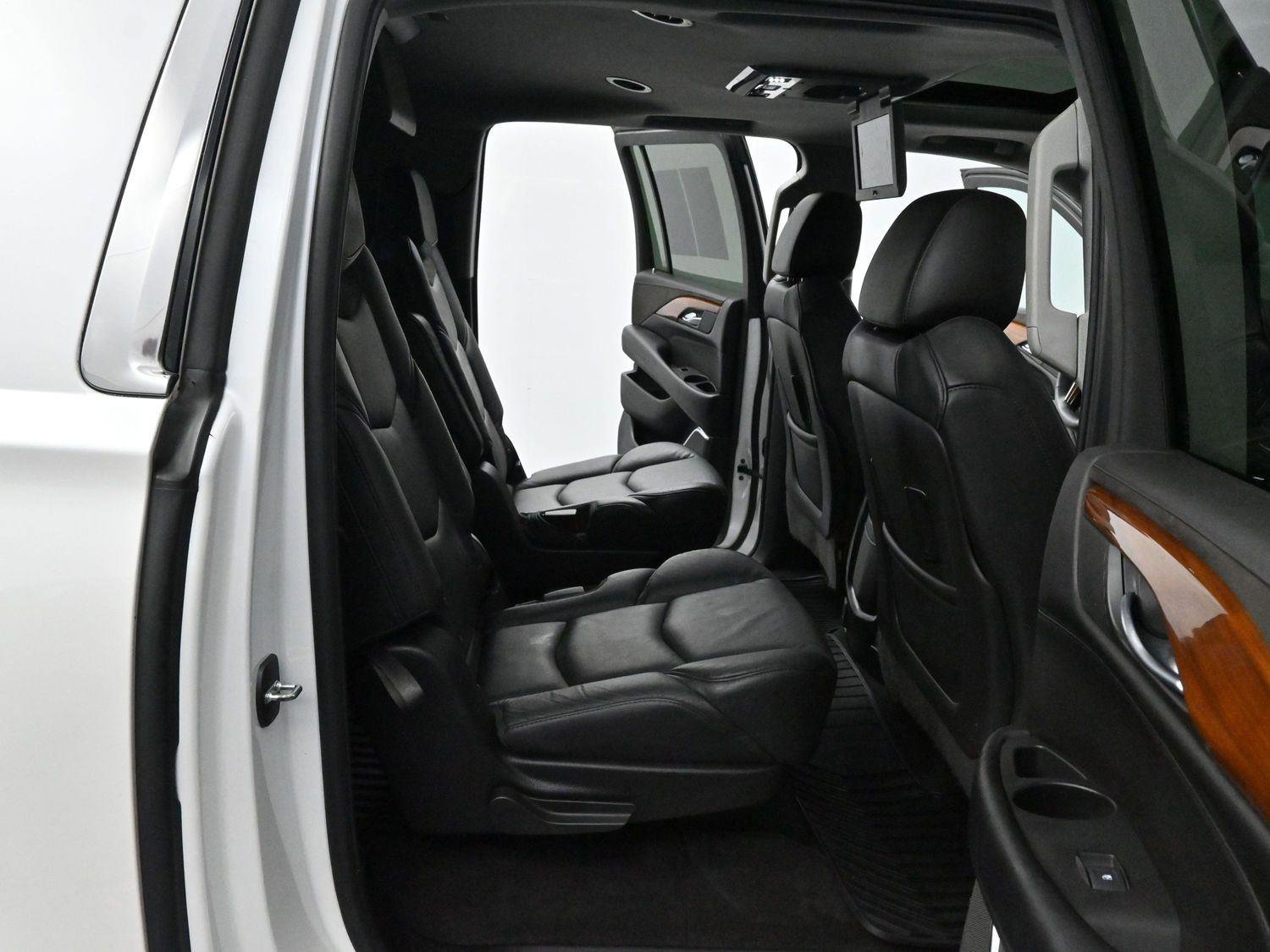 Used 2017 Cadillac Escalade ESV Luxury image 39