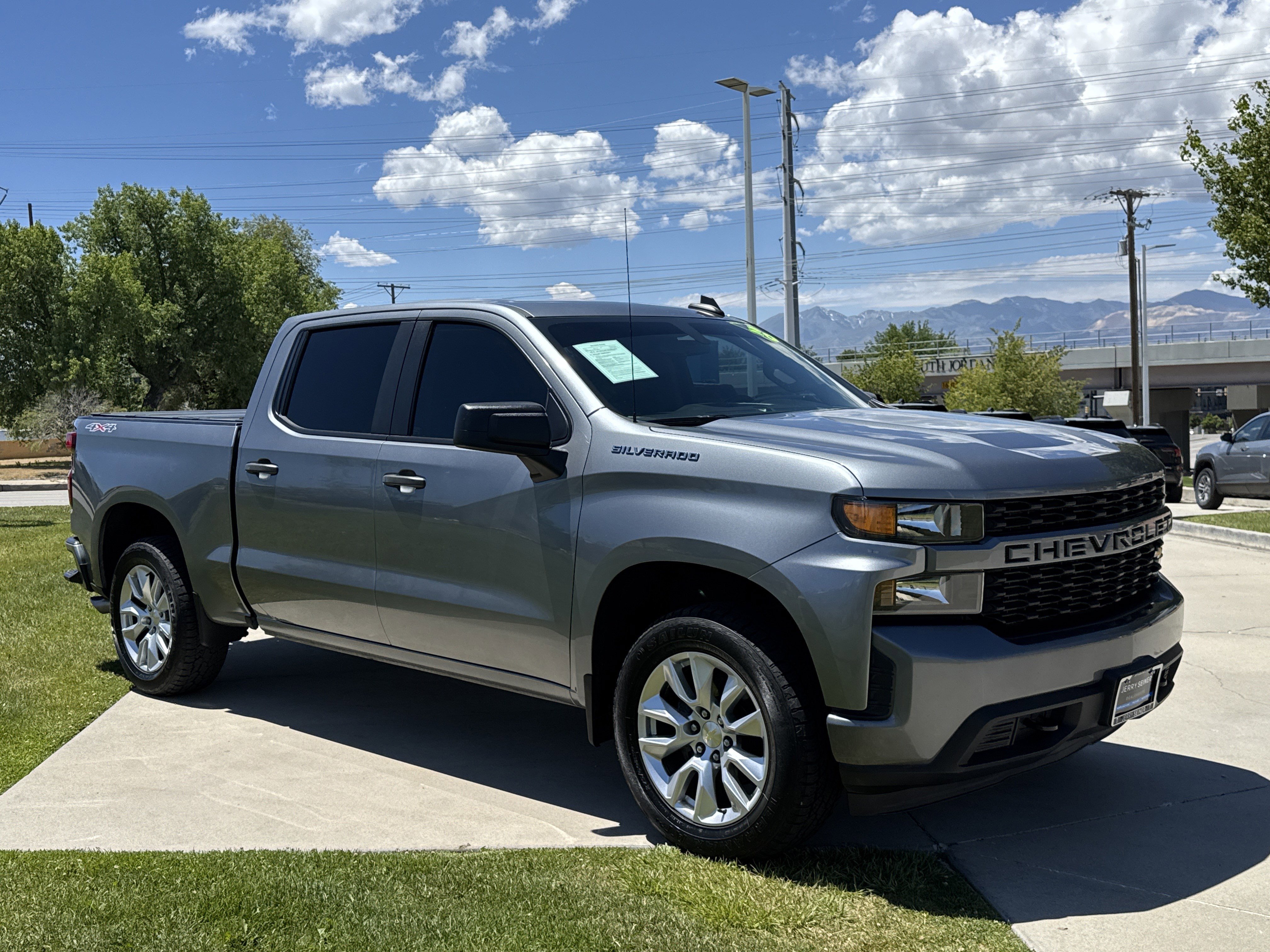 Used 2020 Chevrolet Silverado 1500 Custom w/ Custom Value Package AWD/4WD image 7