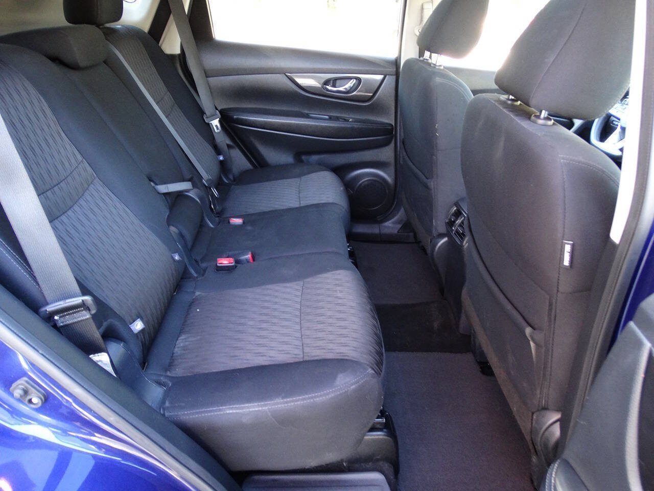 Used 2020 Nissan Rogue AWD w/ SV Moonroof Package image 38