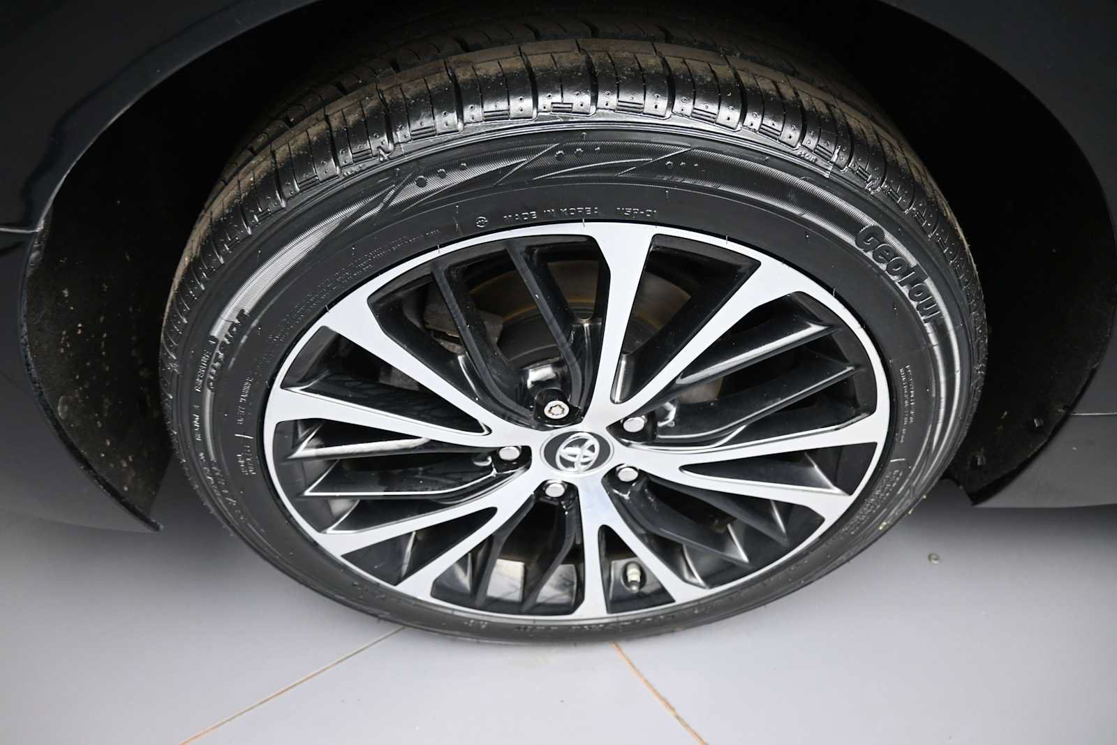 Certified 2019 Toyota Camry SE w/ Convenience Package FWD image 12