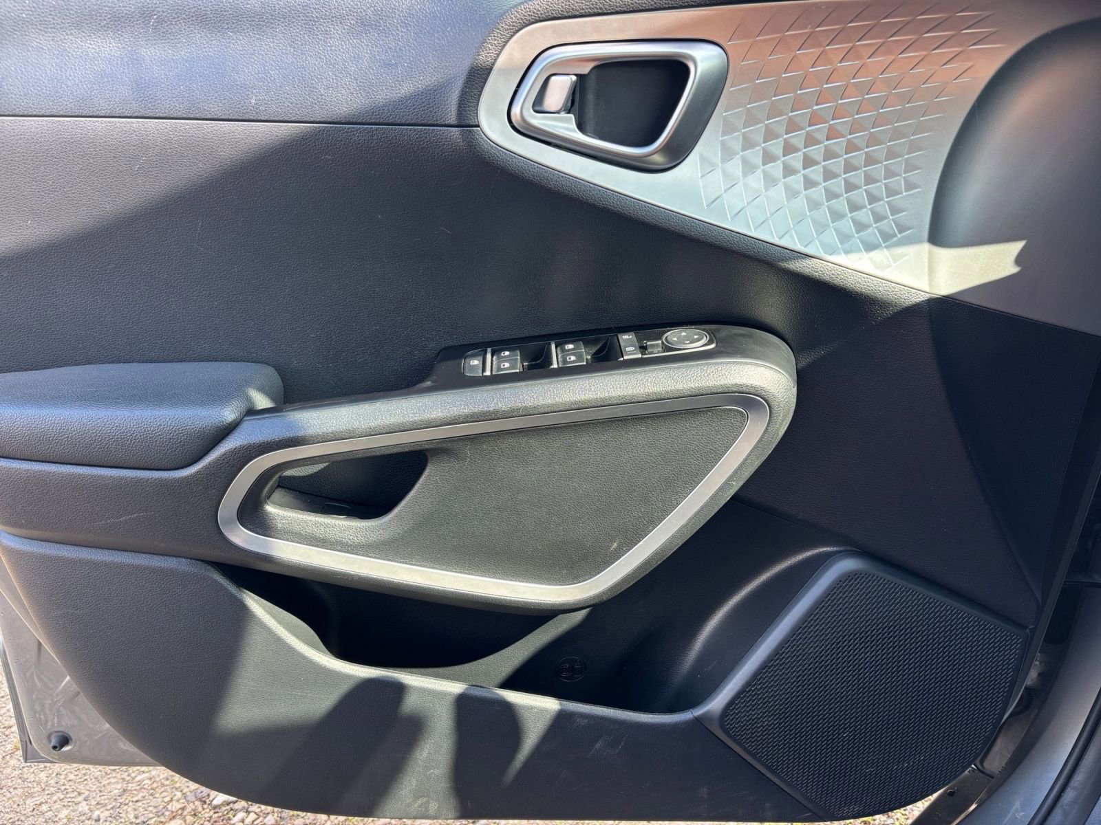 Used 2025 Kia Soul LX w/ LX Technology Package image 18