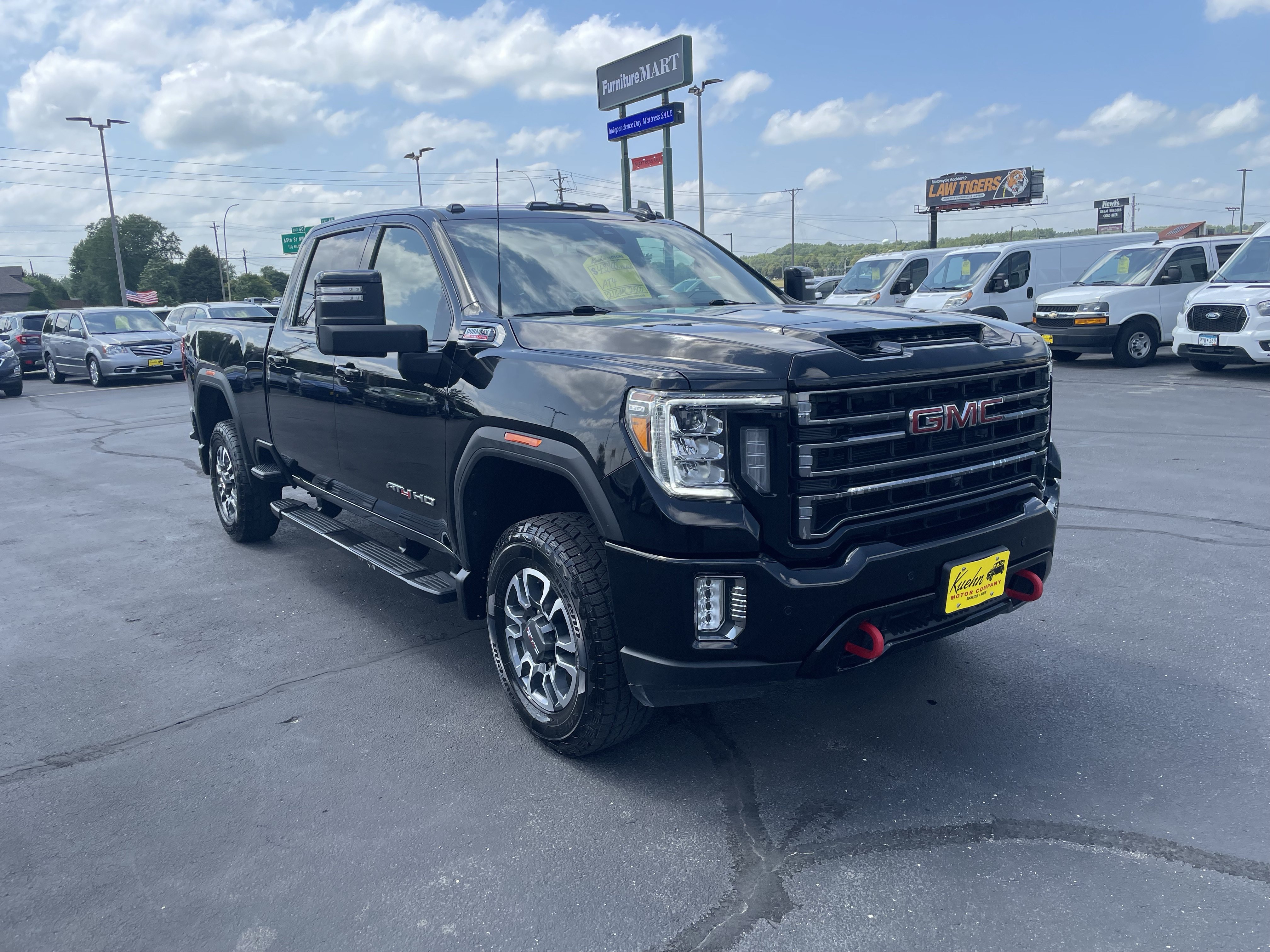 Used 2021 GMC Sierra 2500 AT4 w/ AT4 Preferred Package AWD/4WD image 2