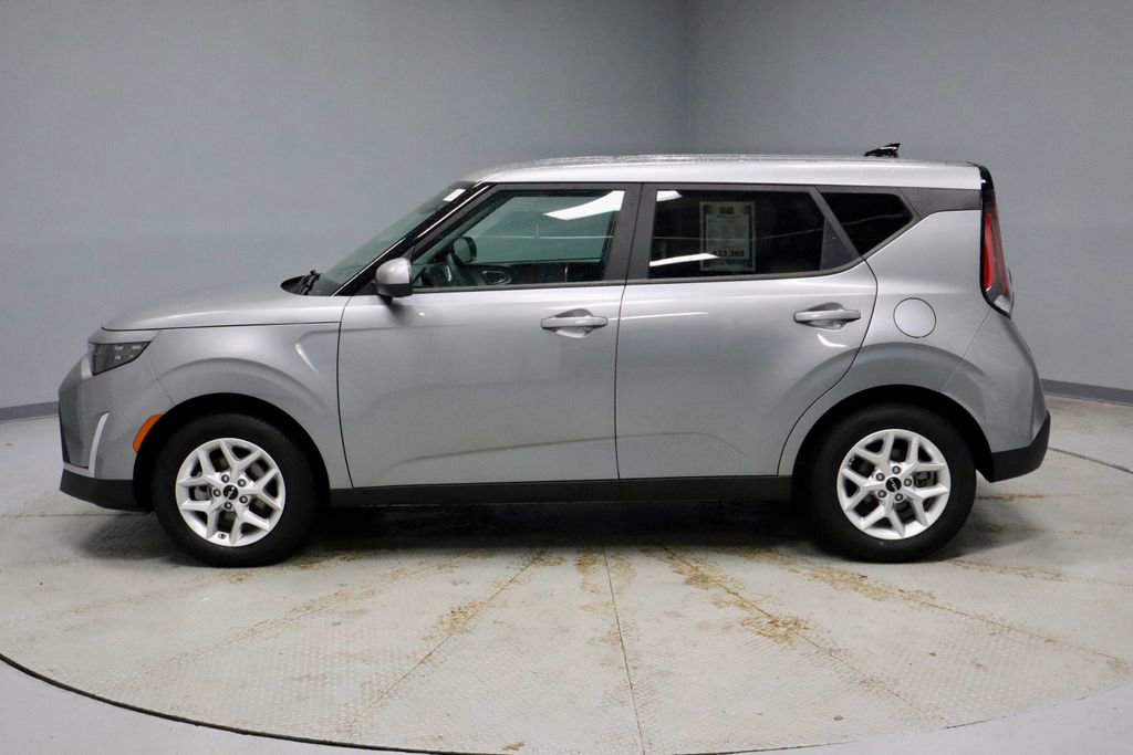 Used 2025 Kia Soul LX image 7