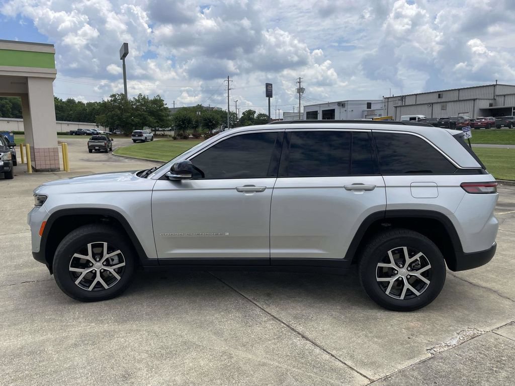 Used 2025 Jeep Grand Cherokee Limited w/ Luxury Tech Group II AWD/4WD image 6