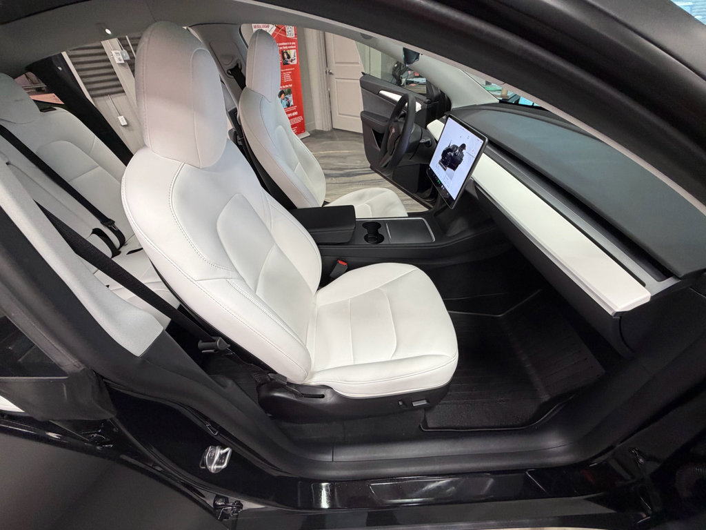 Used 2022 Tesla Model Y Long Range image 37