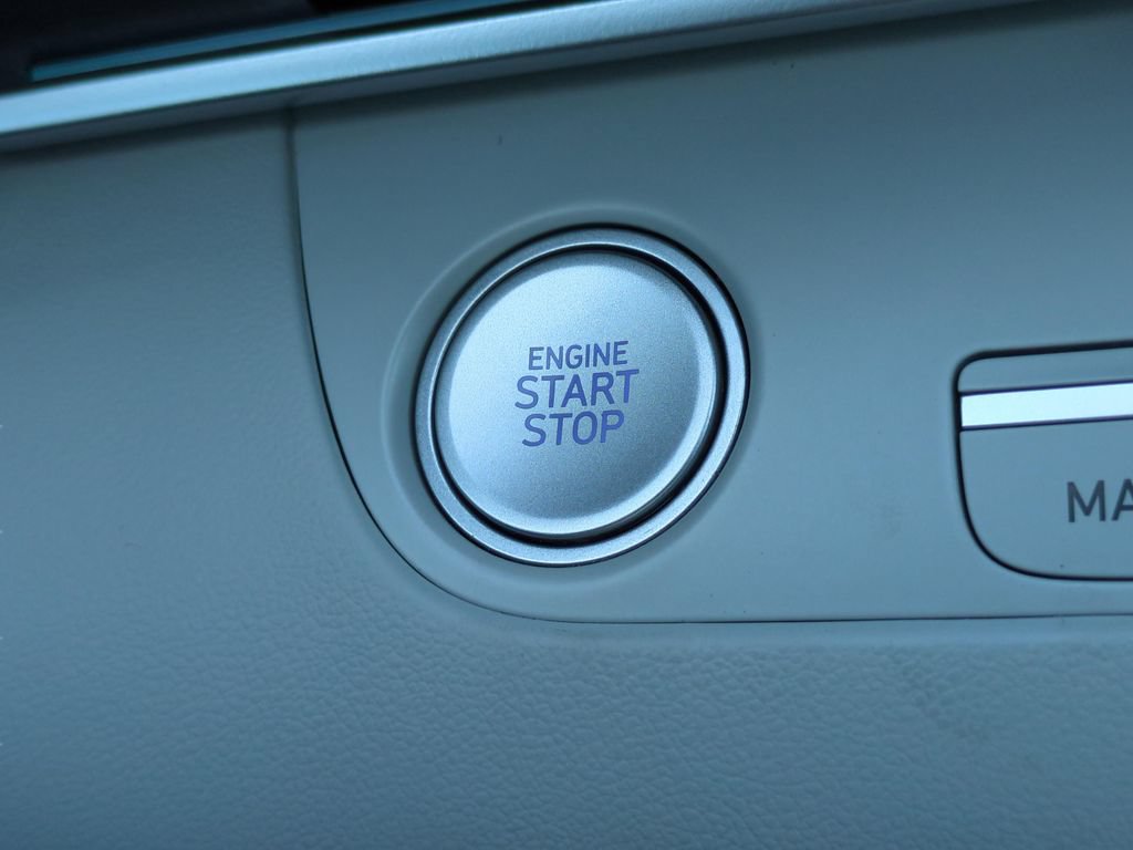 Certified 2024 Hyundai Elantra Limited FWD image 23