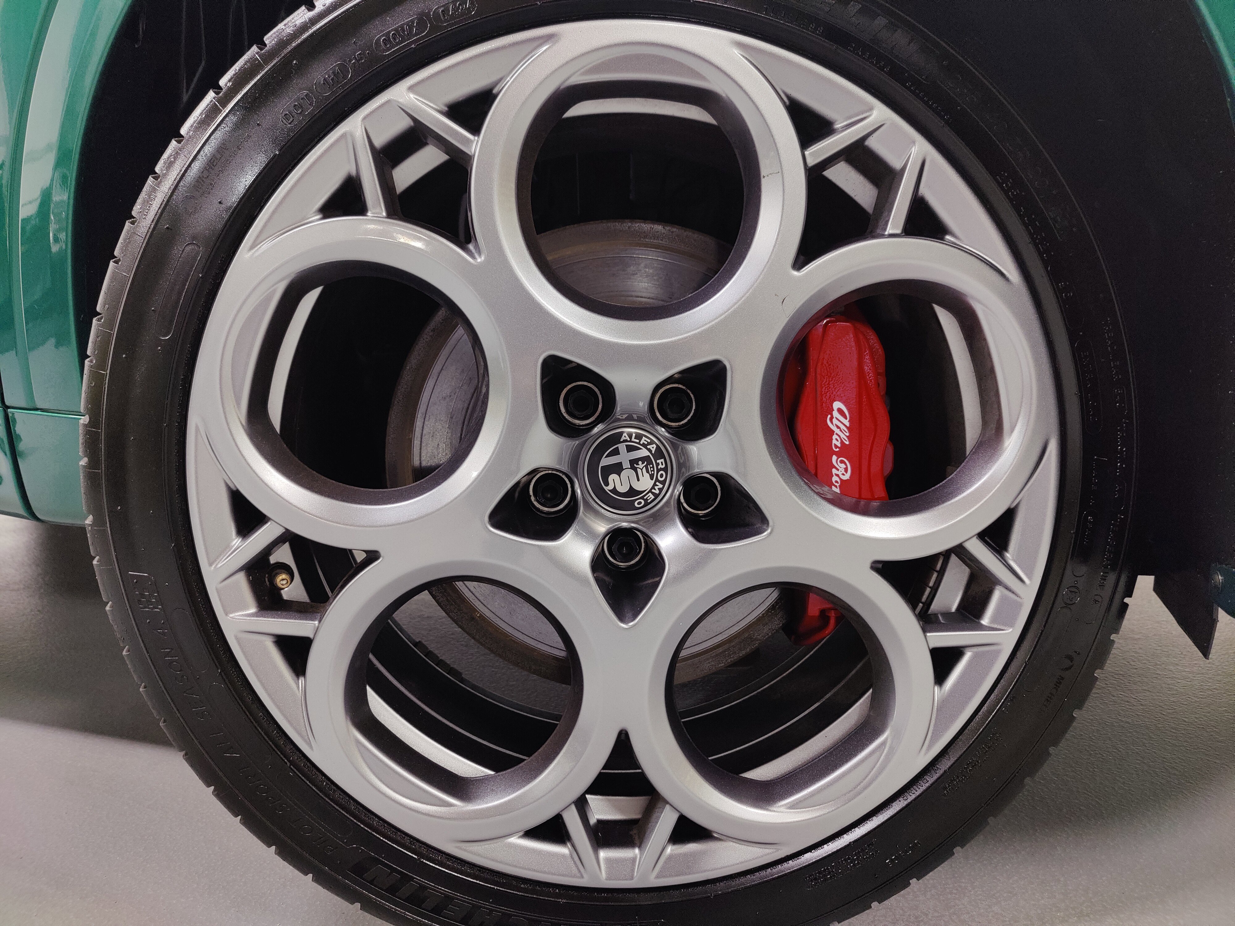 Certified 2025 Alfa Romeo Tonale Tributo Italiano AWD/4WD image 8