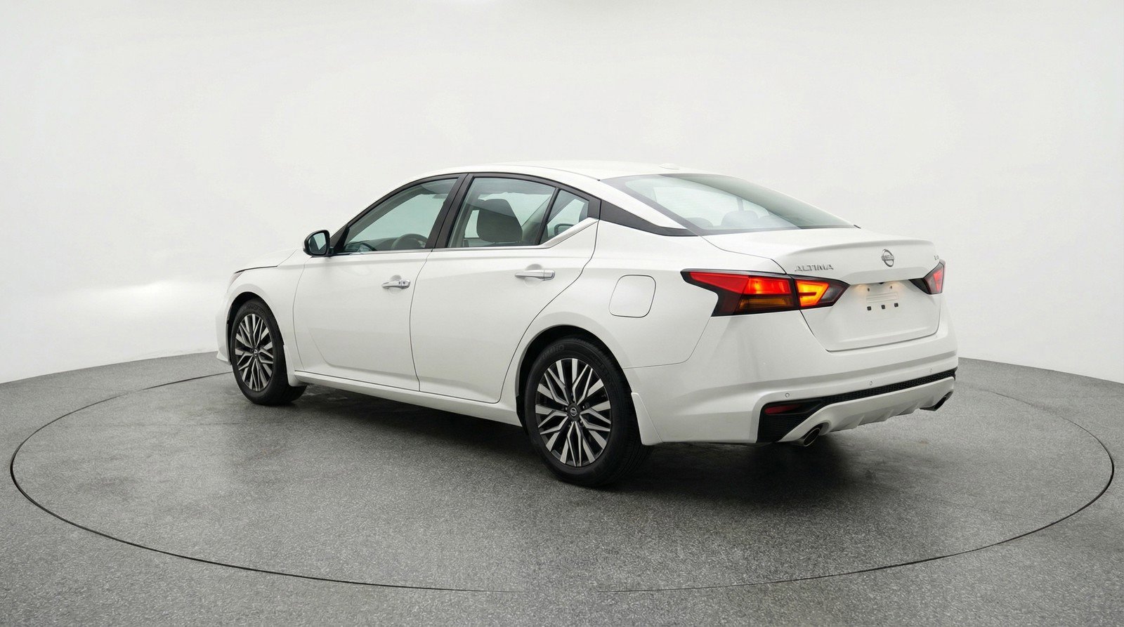 Used 2025 Nissan Altima 2.5 SV image 6