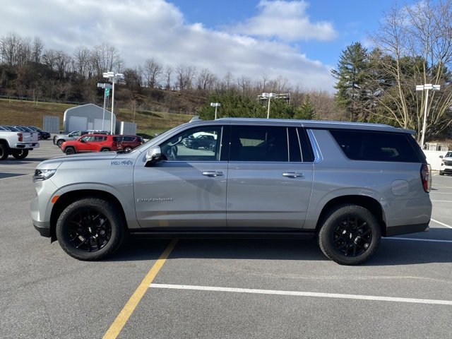 Used 2023 Chevrolet Suburban High Country image 2