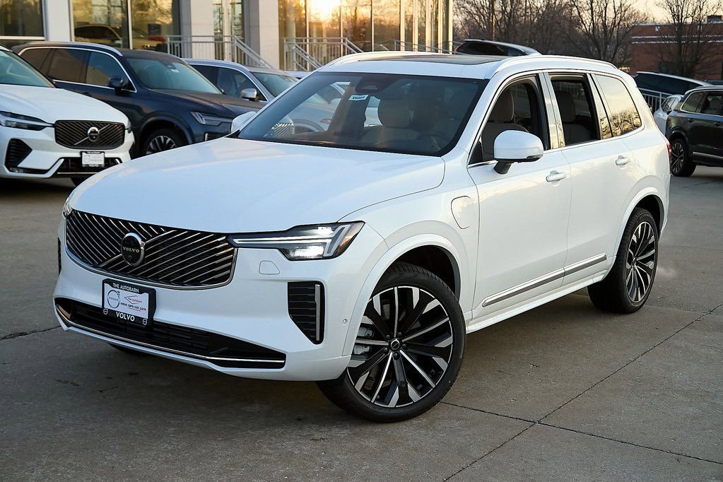 New 2026 Volvo XC90 T8 Plus w/ Protection Package Premier image 2