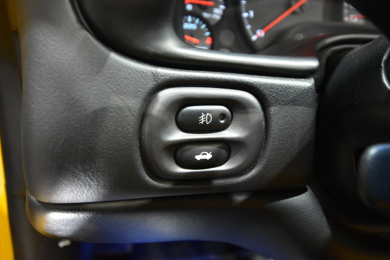 Used 2003 Chevrolet Corvette Convertible w/ Preferred Equipment Group1 image 31