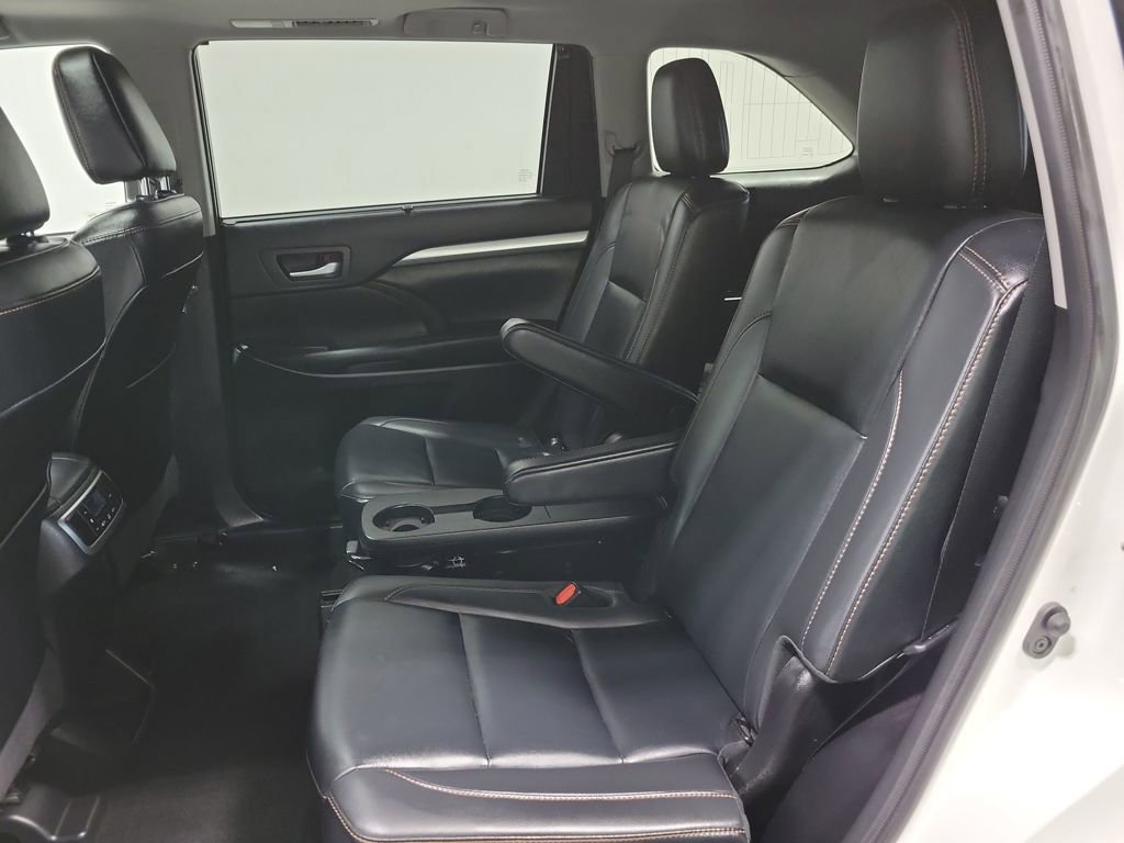 Used 2019 Toyota Highlander XLE image 24