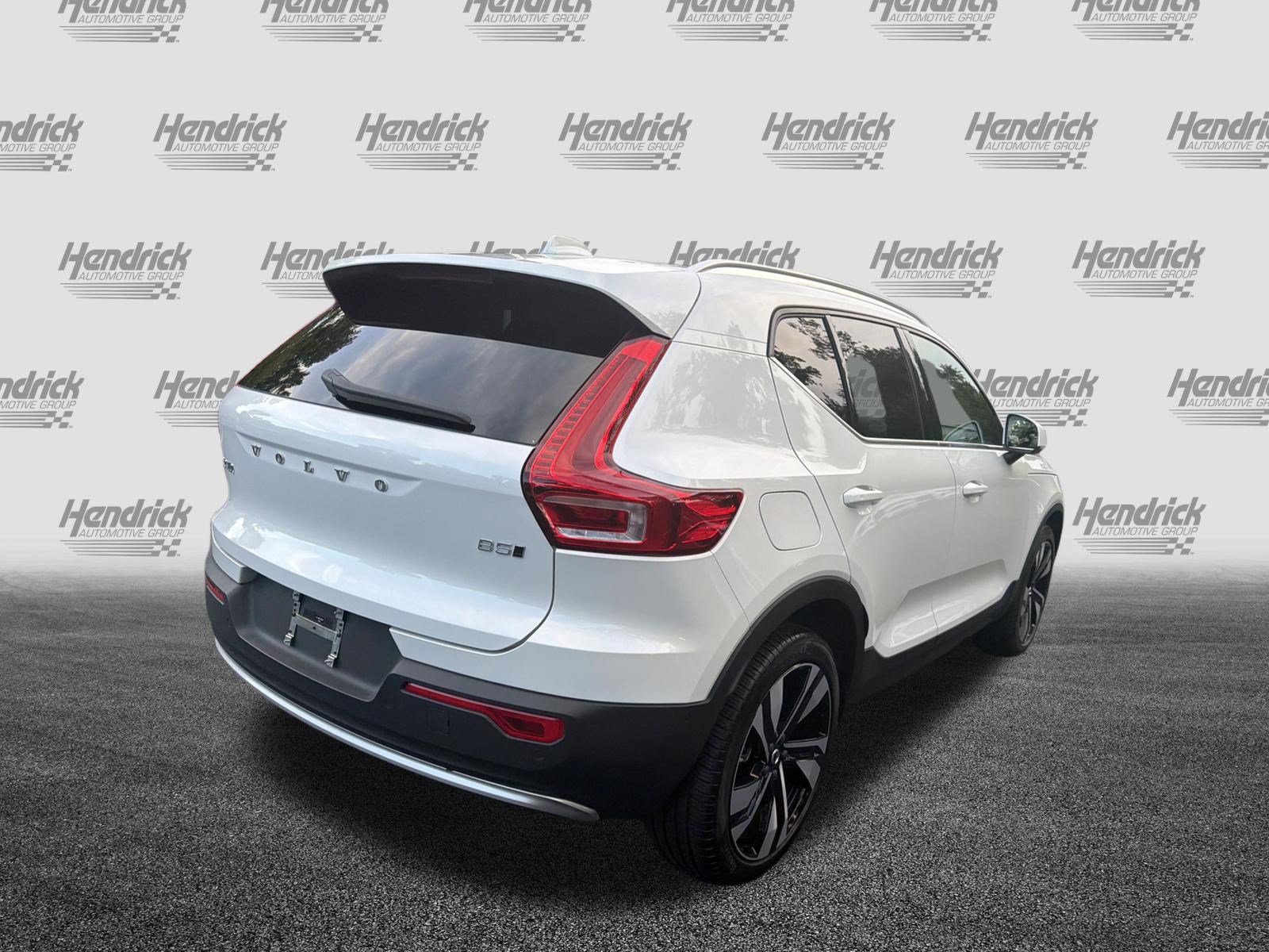 Certified 2024 Volvo XC40 B5 Plus AWD/4WD image 10
