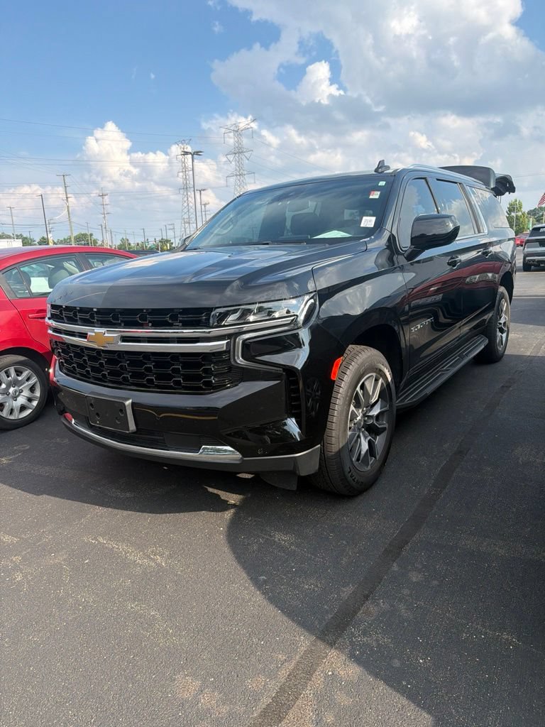Used 2024 Chevrolet Suburban LS AWD/4WD image 3