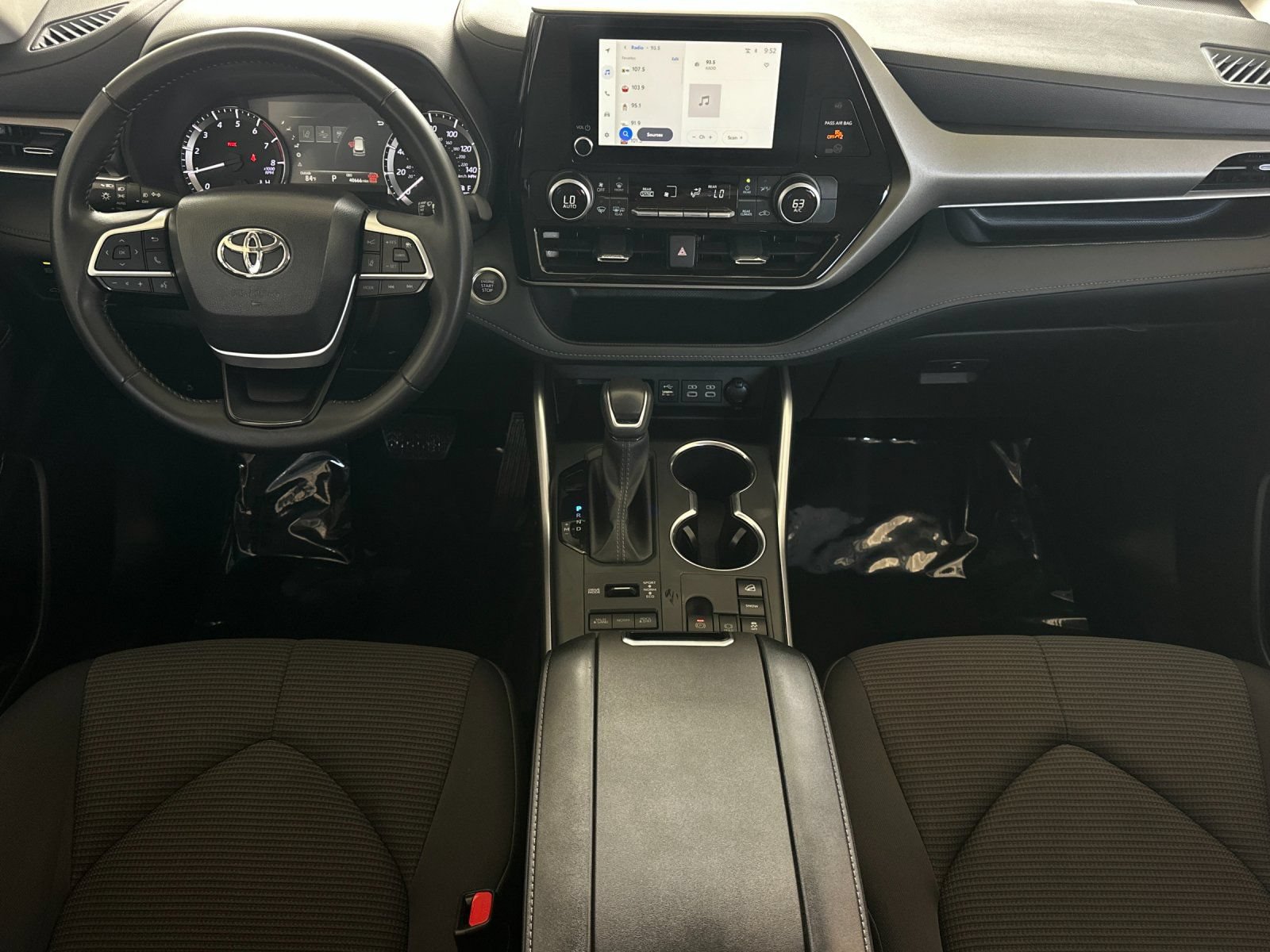 Used 2025 Toyota Highlander LE AWD/4WD image 12