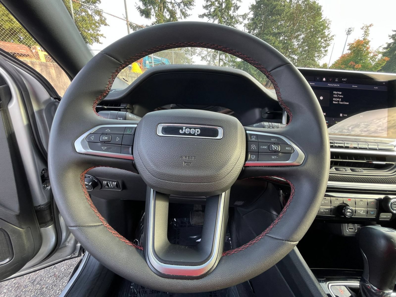 Used 2025 Jeep Compass Trailhawk AWD/4WD image 27