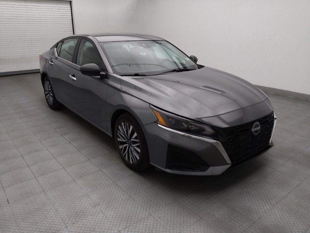 Used 2025 Nissan Altima 2.5 SV FWD image 13