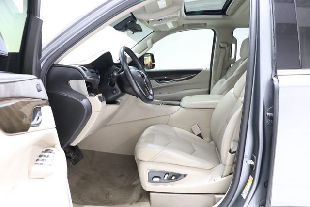 Used 2020 Cadillac Escalade Luxury w/ LPO, Radiant Package AWD/4WD image 17