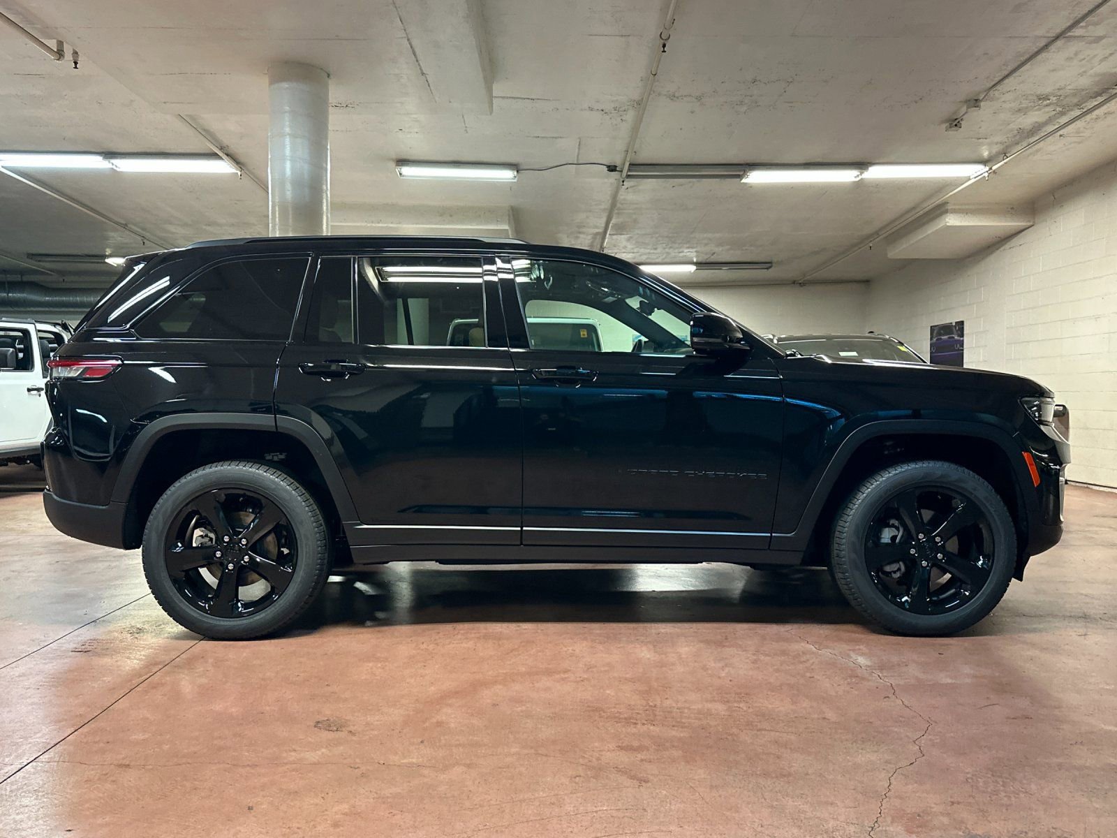 New 2025 Jeep Grand Cherokee Limited w/ Luxury Tech Group II image 6
