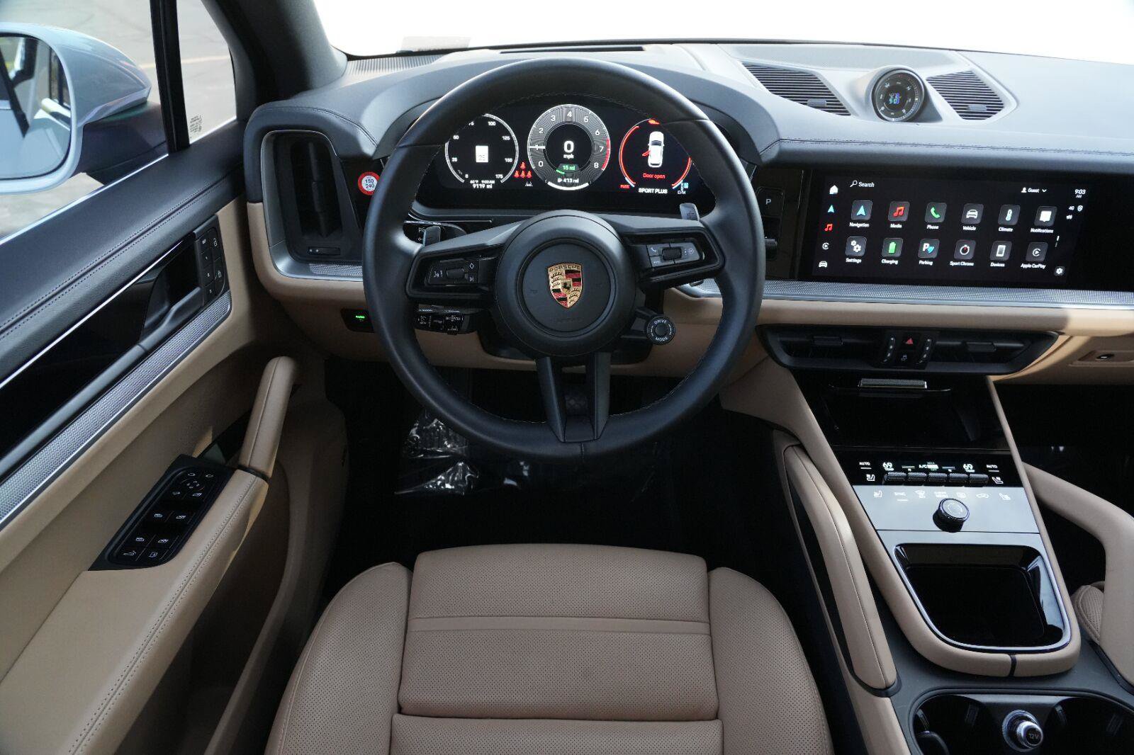 Used 2024 Porsche Cayenne AWD/4WD image 18