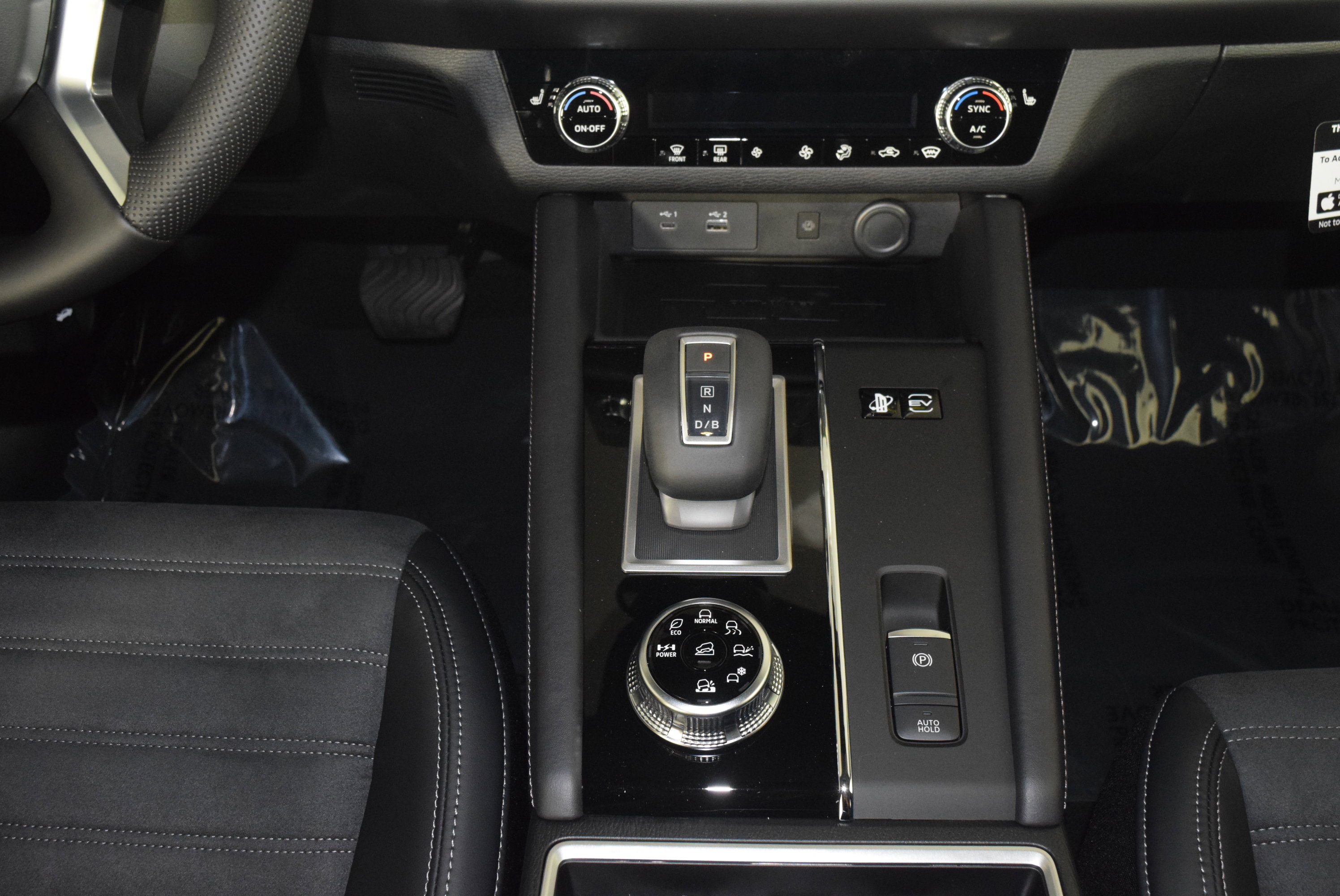 Used 2025 Mitsubishi Outlander SE image 13