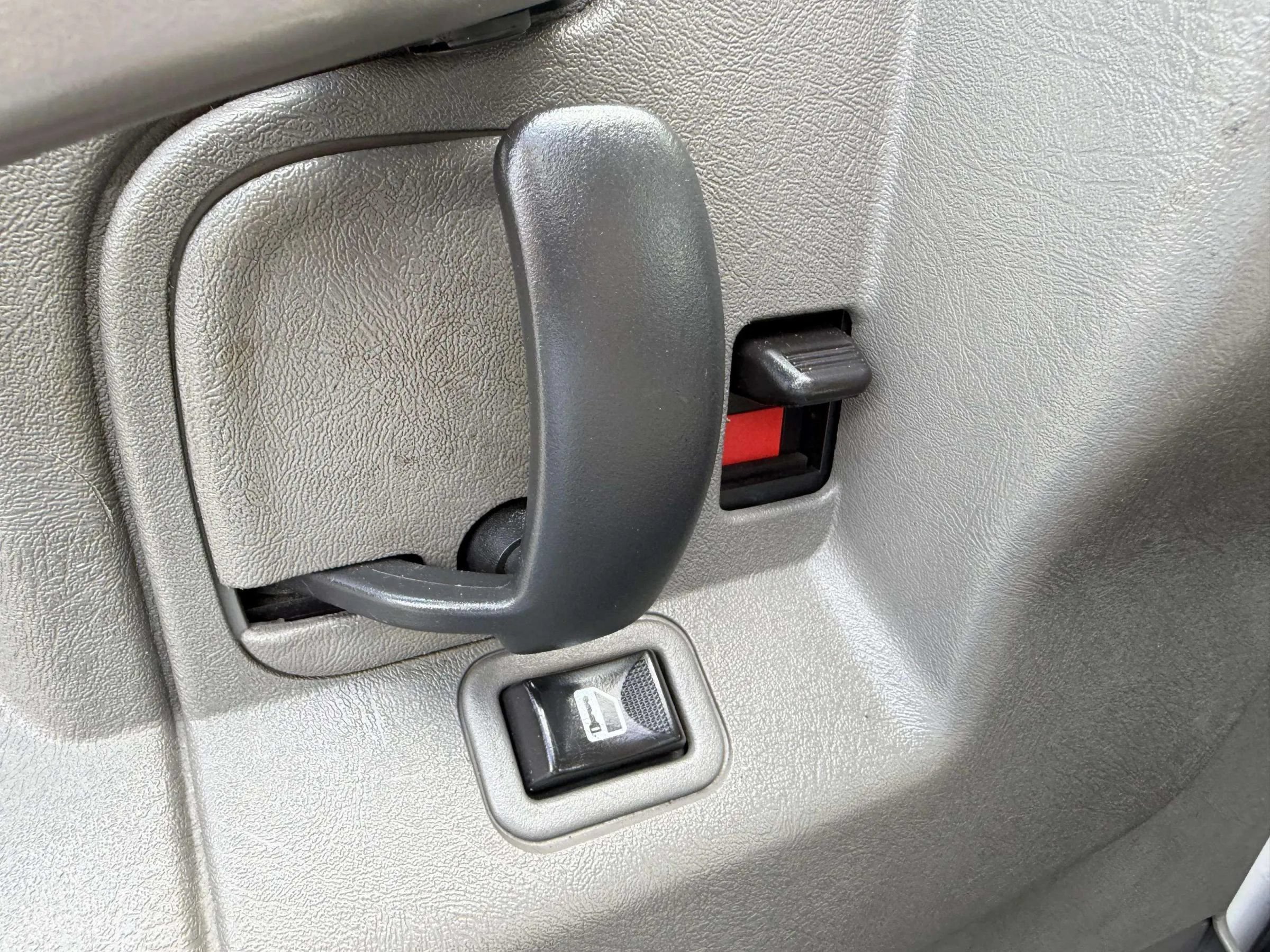 Used 2017 GMC Savana 2500 RWD image 15