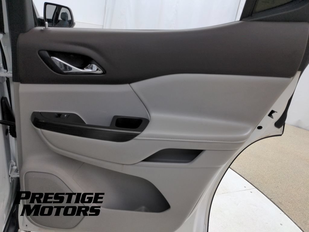 Used 2017 GMC Acadia SLT FWD image 32