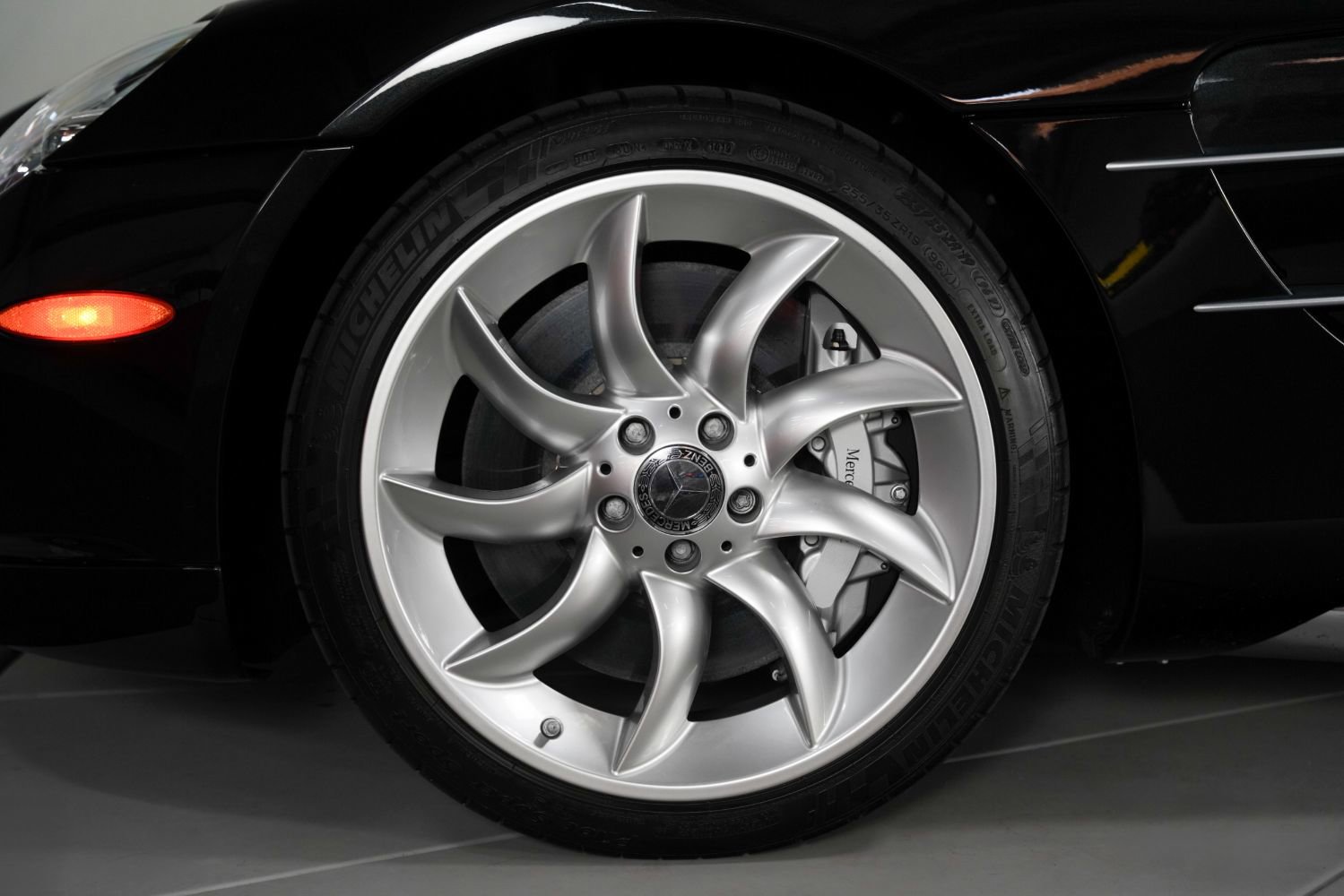 Used 2006 Mercedes-Benz SLR image 16