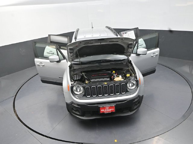 Used 2017 Jeep Renegade Latitude w/ Cold Weather Group AWD/4WD image 40