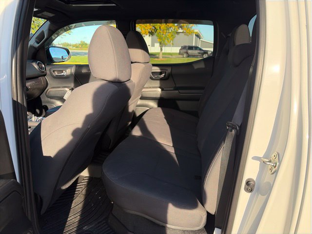 Used 2017 Toyota Tacoma TRD Sport AWD/4WD image 11
