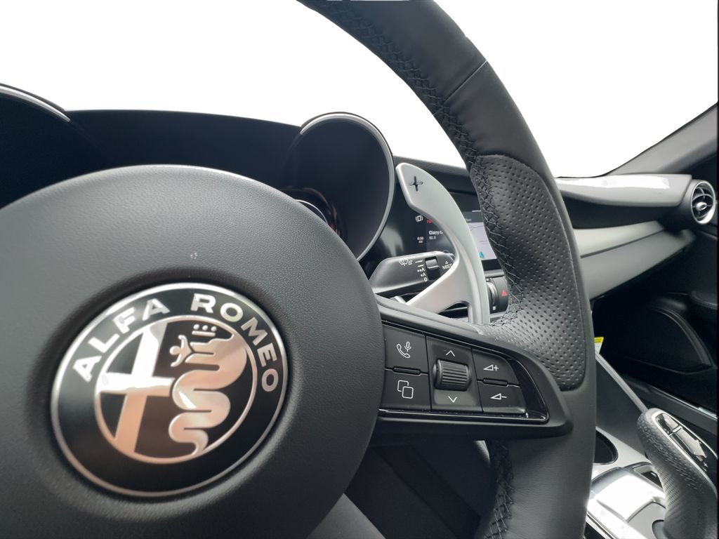 New 2026 Alfa Romeo Giulia w/ Driving Assist Package RWD image 38
