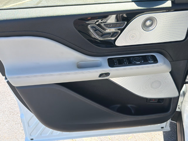 New 2027 Lincoln Aviator Reserve w/ Luxury Package RWD image 11