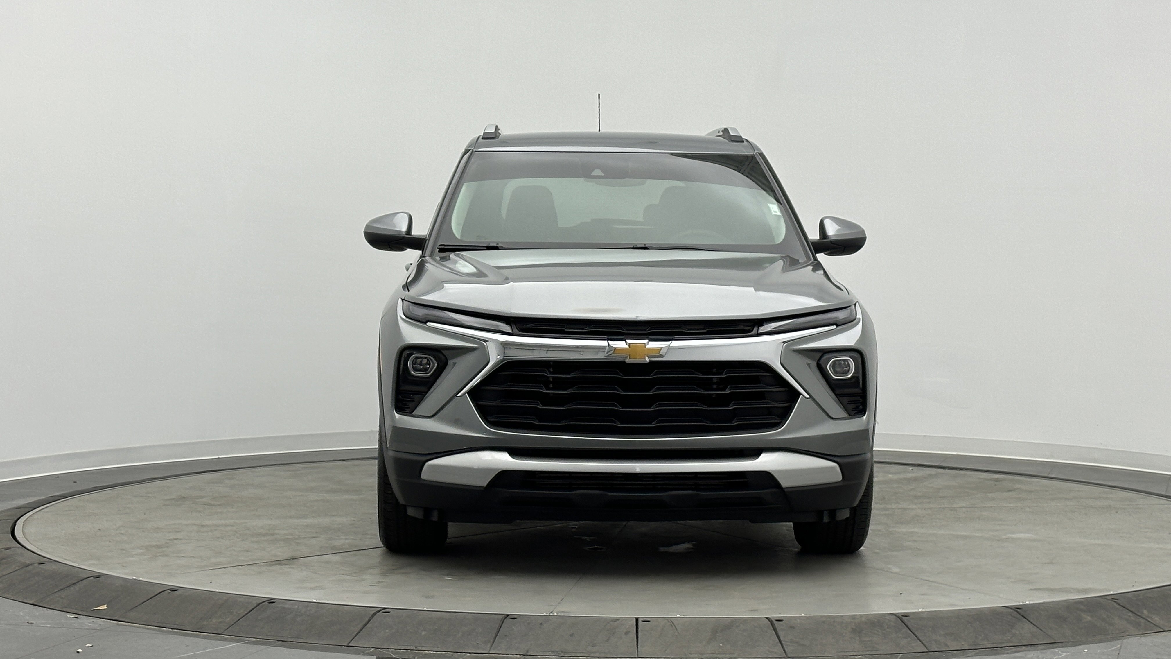 Used 2025 Chevrolet TrailBlazer LT image 2