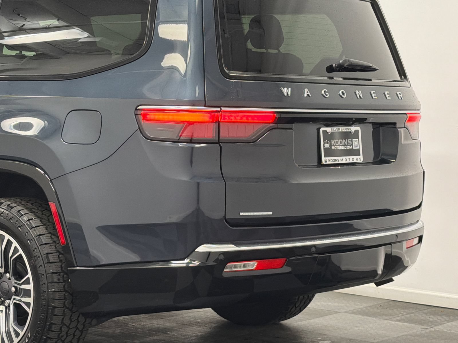 Used 2023 Jeep Wagoneer 4WD w/ Premium Group I image 7