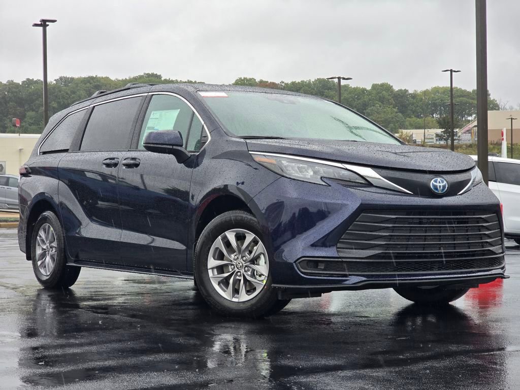 New 2025 Toyota Sienna LE