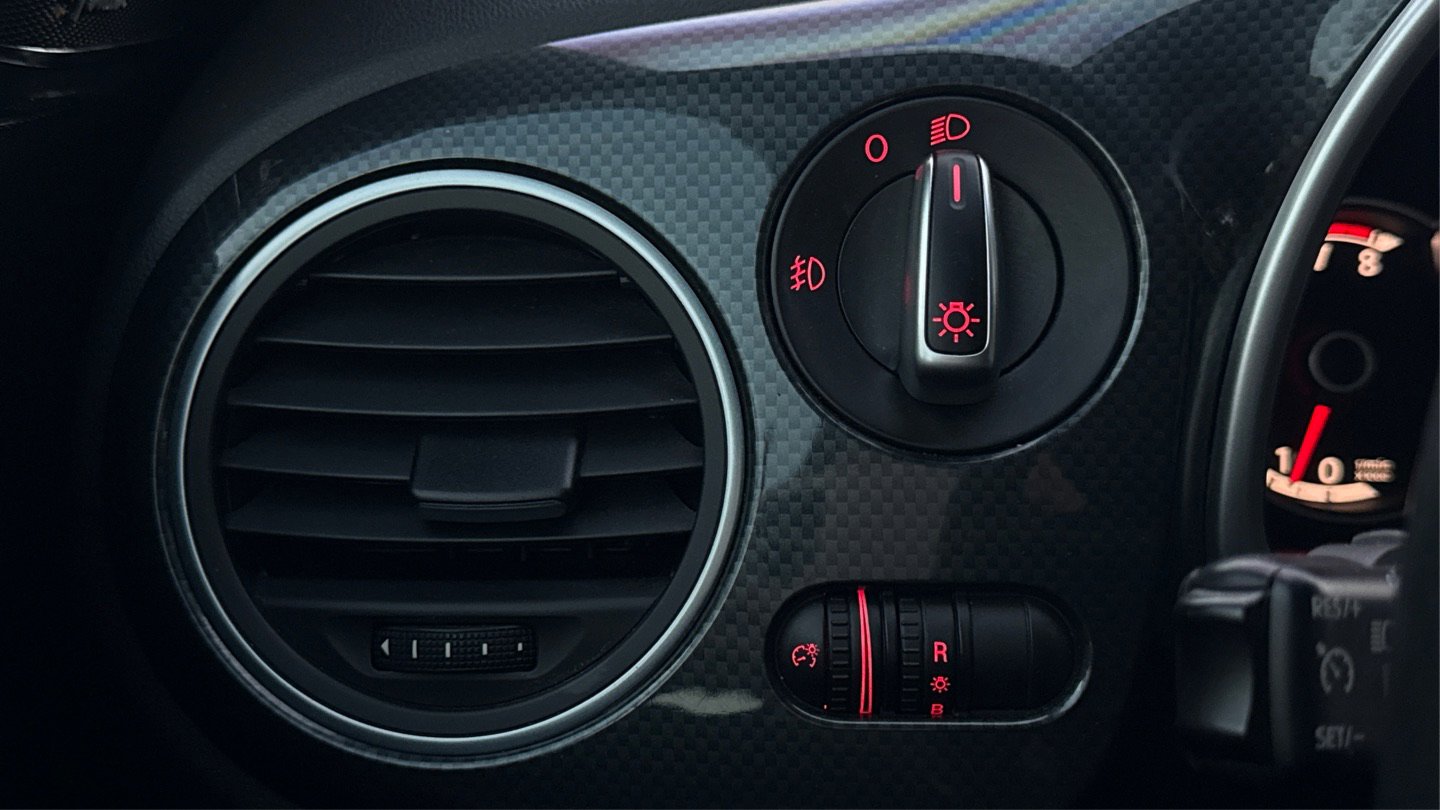 Used 2013 Volkswagen Beetle 2.0T image 35