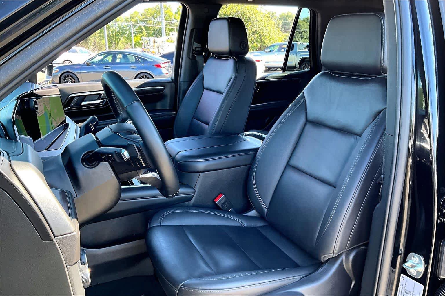 Used 2025 Chevrolet Tahoe LT AWD/4WD image 7